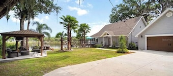 Beautiful Waterfront Home on the Alafia River