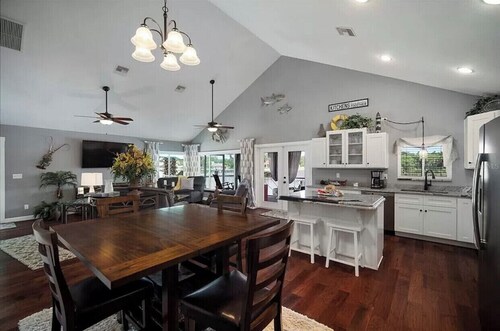 Beautiful Waterfront Home on the Alafia River