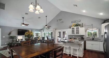 Beautiful Waterfront Home on the Alafia River