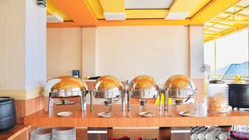 Tägliches Frühstücksbuffet gegen Gebühr