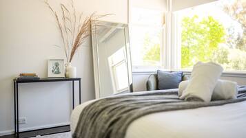 Basic House | 4 bedrooms, free WiFi