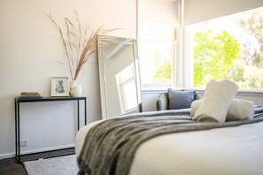 Basic House | 4 bedrooms, free WiFi - Bancroft House Mudgee by Your Innkeeper (Mudgee)