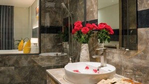 Room - PHU THANG GRAND HOTEL (Duc Hoa Ha)