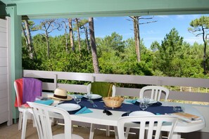 Outdoor dining - Apartment in France with Garden or Terrace (Moliets et maa)