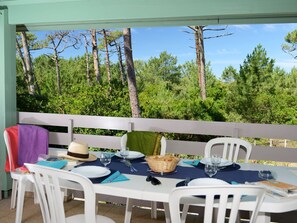 Outdoor dining - Apartment in France with Private Garden (Moliets et maa)