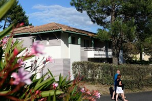 Exterior - Apartment in France with Private Garden (Moliets et maa)