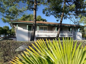 Holiday Home Exterior [summer] - Apartment in France with Garden or Terrace (Moliets et maa)
