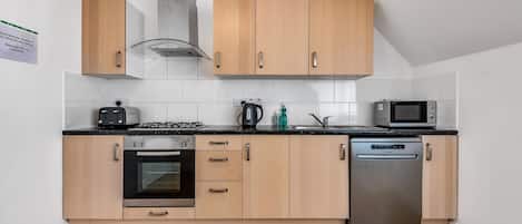 Apartment (2 Bedrooms) | Private kitchen | Microwave, oven, dining tables