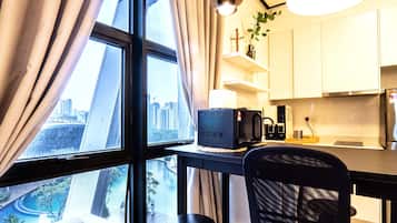 Apartment | Living area | 40-inch Smart TV with cable channels, TV