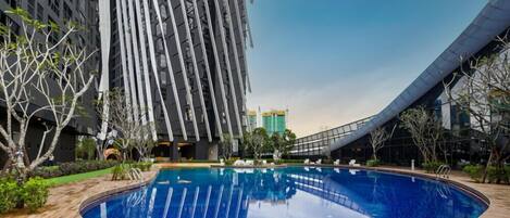 Kolam renang terbuka