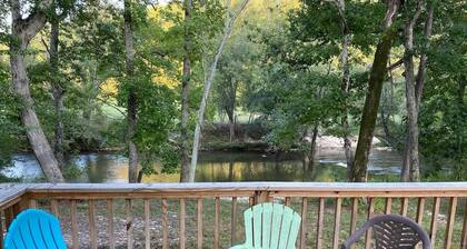 Bledsoe’s River Inn. Cottage in the heart of wine country near Mtns. & Mayberry