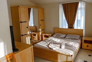 Literie de qualité supérieure, bureau, Wi-Fi gratuit, draps fournis