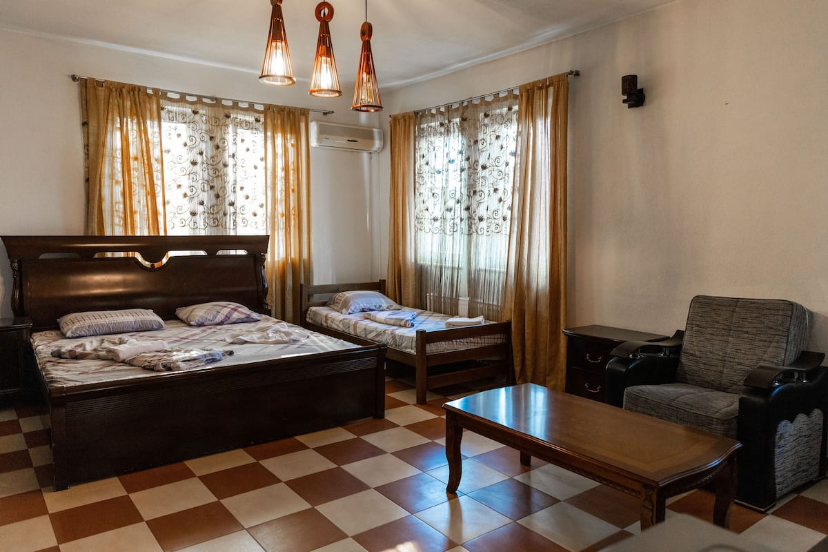 Basic Triple Room | Premium bedding, desk, free WiFi, bed sheets