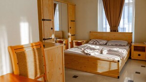 Basic Double Room | Premium bedding, desk, WiFi (free), bed sheets - Hotel United (Pristina)