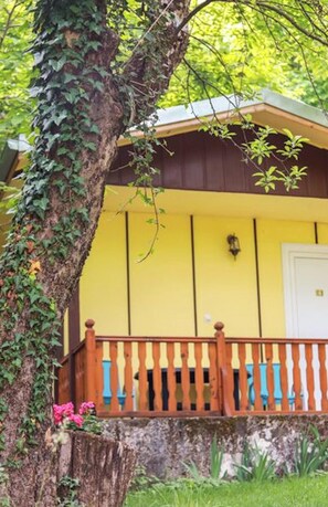 Bungalow, 1 slaapkamer, roken, balkon | Voorkant van accommodatie