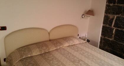 Room in B&B - The old Woman Would run Away Next to the Cathedral