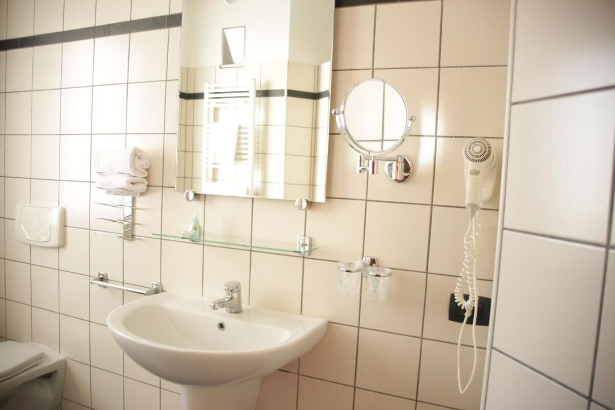 Zimmer, 1 Schlafzimmer, barrierefrei, Raucher | Badezimmer