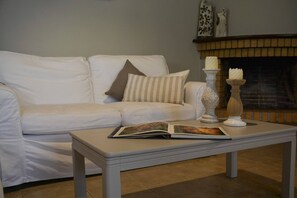 Fireplace - Da Cozy Maison in Attica, (Oropos)