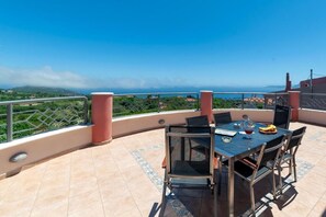 Villa, 4 chambres, piscine privée, vue sur le jardin | Balcon
