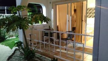 Kondominium, 1 kamar tidur, Boleh Merokok, kolam renang pribadi | Balkon