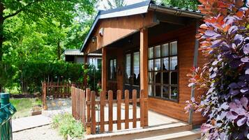 Chalet, 1 Bedroom, Accessible, Microwave | Terrace/patio