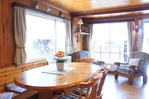 Living room - Charming Holiday Chalet Located in a Private Estate With Fenced Garden (Rochefort)