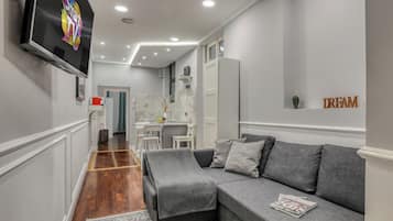Apartment, 1 Bedroom, Patio | Living area