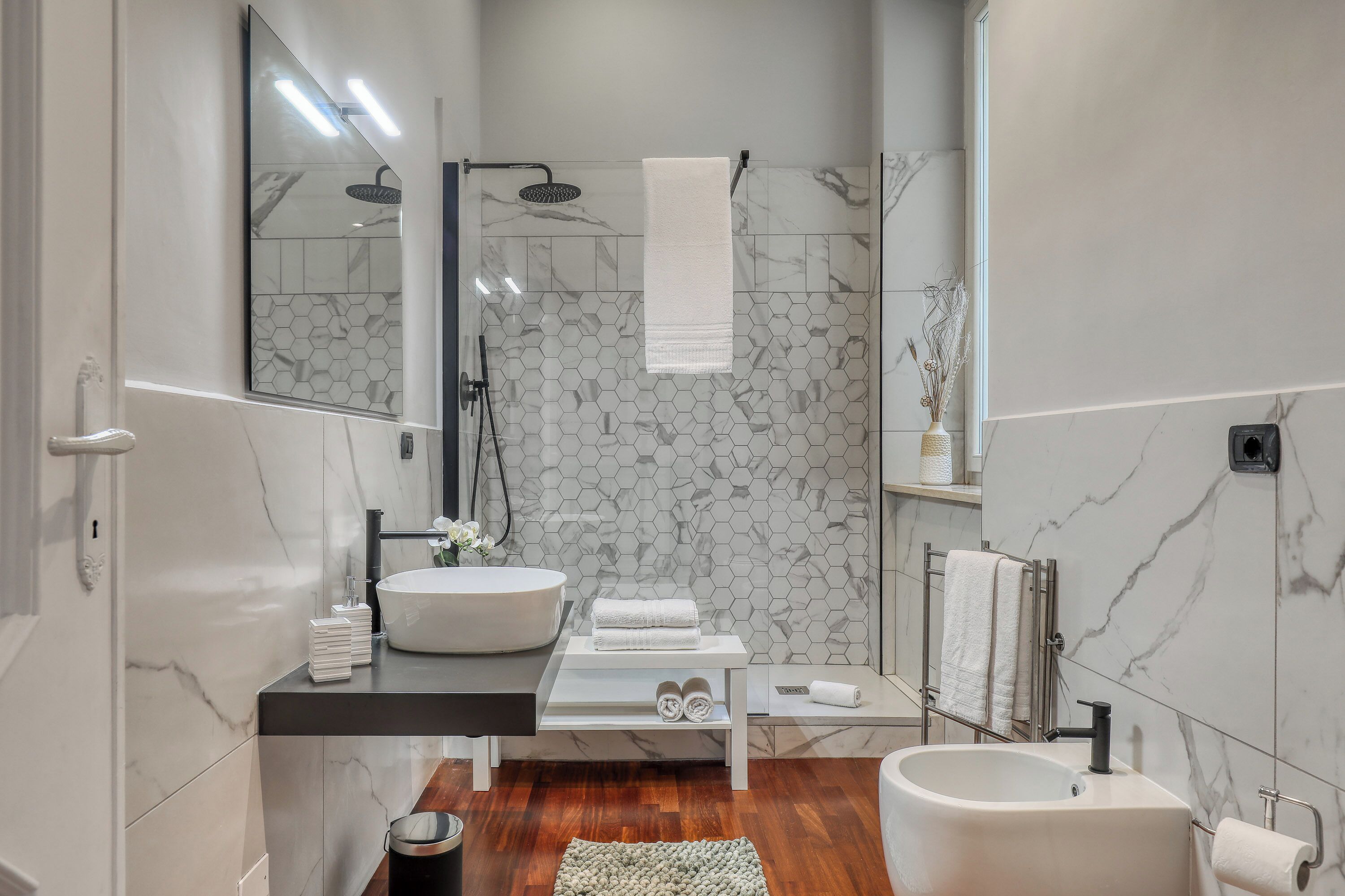 Apartment, 1 Bedroom, Patio | Bathroom amenities | Hair dryer, bidet, soap, shampoo