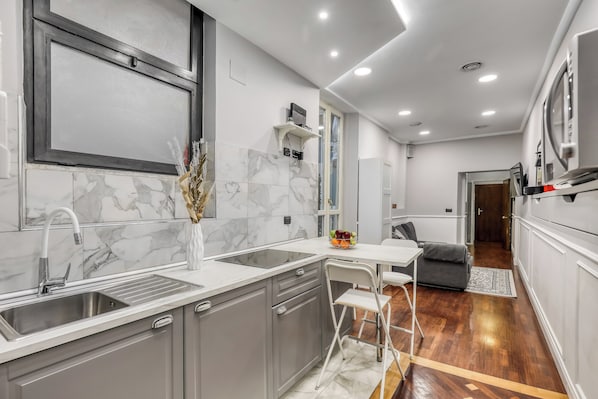 Apartment, 1 Bedroom, Patio | Living room
