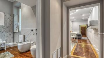 Apartment, 1 Bedroom, Patio | Bathroom amenities | Hair dryer, bidet, soap, shampoo