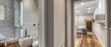 Apartment, 1 Bedroom, Patio | Bathroom amenities | Hair dryer, bidet, soap, shampoo