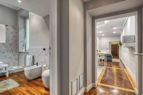 Apartment, 1 Bedroom, Patio | Bathroom amenities