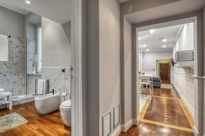 Apartment, 1 Bedroom, Patio | Bathroom amenities | Hair dryer, bidet, soap, shampoo