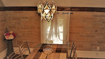 Apartment, 3 Bedrooms, Balcony, Garden View | Dining