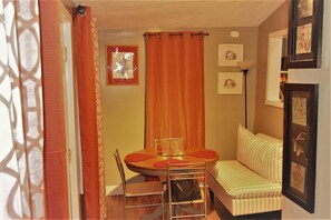 Apartment, 2 Bedrooms, Patio | Dining