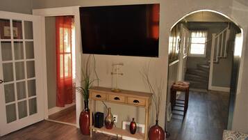 Apartment, 2 Bedrooms, Patio | Interior