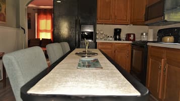 Apartment, 2 Bedrooms, Patio | Private kitchen | Microwave, stovetop, coffee/tea maker
