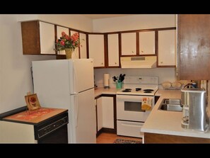 Apartment, 2 Bedrooms, Balcony | Private kitchen | Coffee/tea maker - Arhaus 2 - Riverside Park (Grand Forks)