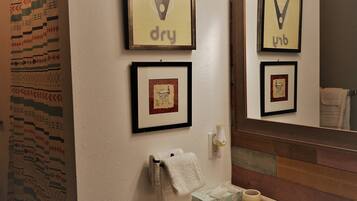 Apartment, 2 Bedrooms, Balcony | Bathroom | Soap, shampoo