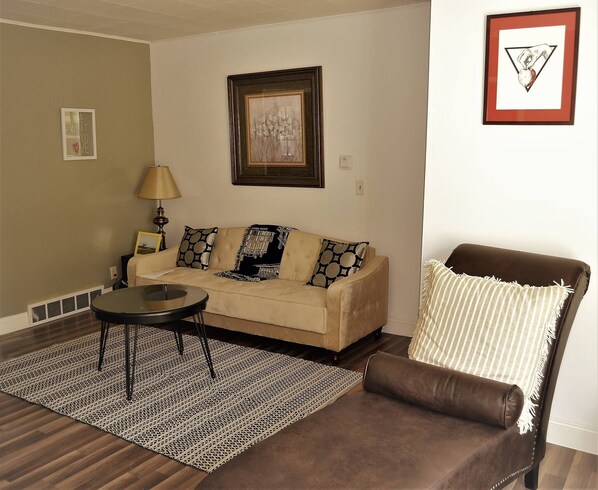 Interior - Riverside House - Grand Forks (Grand Forks)