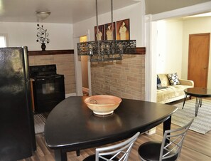 Apartemen, 3 kamar tidur, pemandangan kebun | Tempat makan