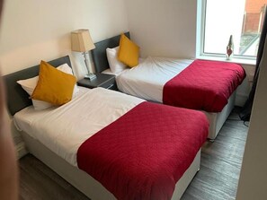 4 chambres, fer et planche à repasser, Wi-Fi, draps fournis