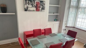 Dining - Gateway Mews 5 Bedroom Home (Wolverhampton)