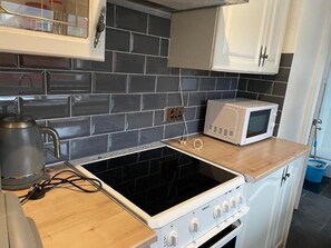 Fridge, microwave, stovetop, dishwasher - Gateway Mews 5 Bedroom Home (Wolverhampton)