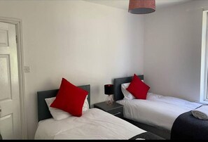 4 bedrooms, iron/ironing board, WiFi, bed sheets