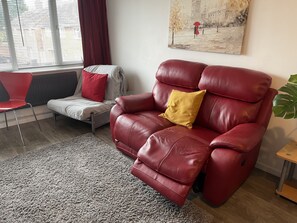 Living area - Eastfield Mews by Wv1 Stays 3 Beds up to 5 Guests (Wolverhampton)