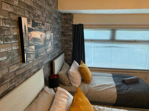 Bridge House 5 Beds up to 8 People Contractors Reunions Long or Short Stays