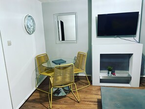 Dining - Tividale Mews B69 2 Bed Flat With Garden Parking (Oldbury)