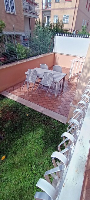 Apartment, 2 Schlafzimmer, Raucher, Balkon | Unterkunftsgelände