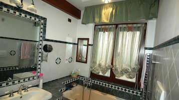 Apartment, 2 Bedrooms, Smoking, Balcony | Bathroom amenities | Hair dryer, bathrobes, towels
